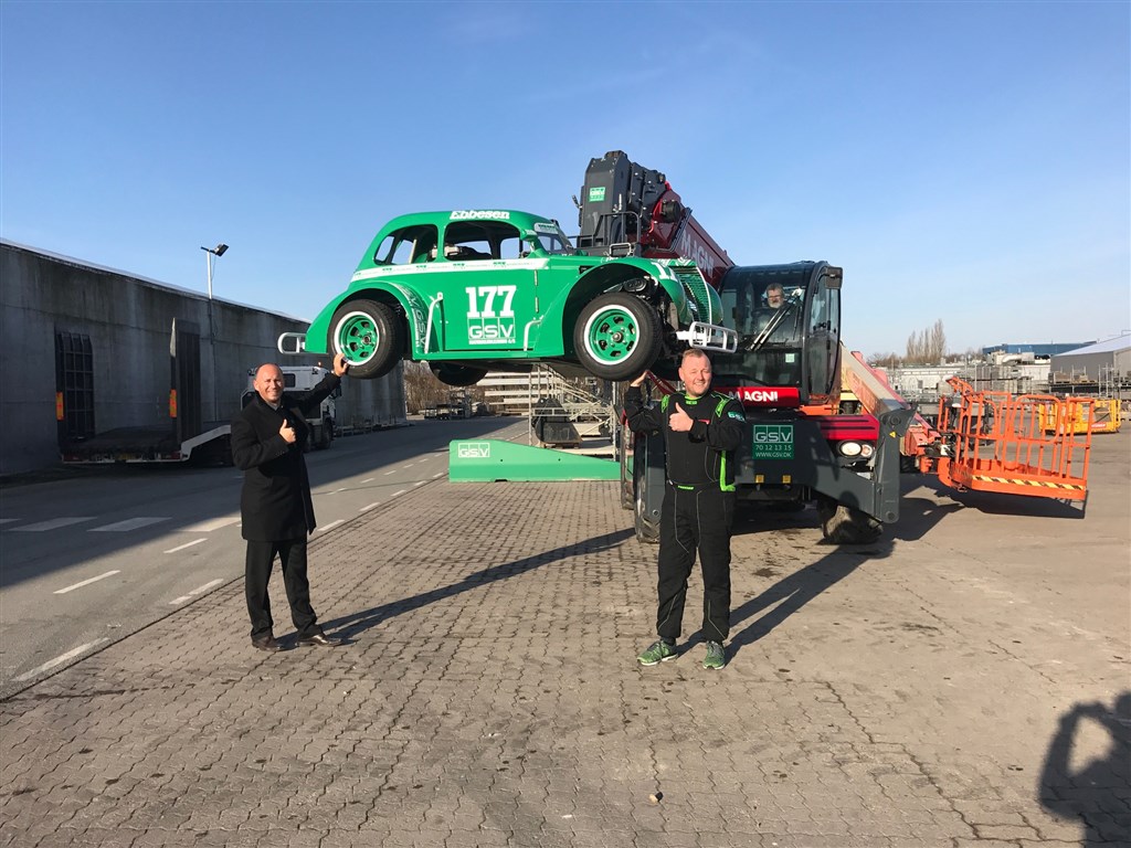 GSV løfter alle opgaver - OGSÅ en LegendCar racerbil.
(Foto: Racing Team Næsbjerg Gulve)